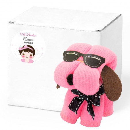 Asciugamano rosa a forma di cane in scatola personalizzata con adesivo di battesimo per bambina