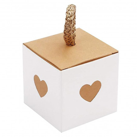 Scatola nei toni bianco e kraft con cuori