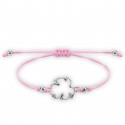 Bracciale regolabile con quadrifoglio portafortuna in filo rosa, dettaglio elegante e simbolico