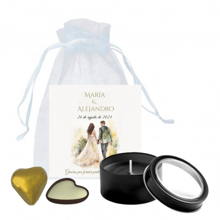 Candelina profumata in lattina nera e cioccolatino a forma di cuore con biglietto personalizzato in sacchetto di organza per
