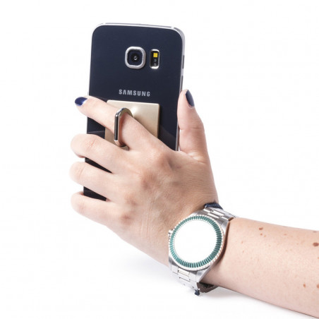 Supporto anello per cellulare presentato in una borsa in feltro e adesivo personalizzato per matrimoni