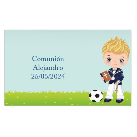 Lucidalabbra e cioccolatini a forma di pallone da calcio in sacchetto personalizzato per la comunione di un bambino