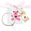 Bracciale perle con croce in scatola di orso rosa con etichetta personalizzata per dettagli battesimo bambina