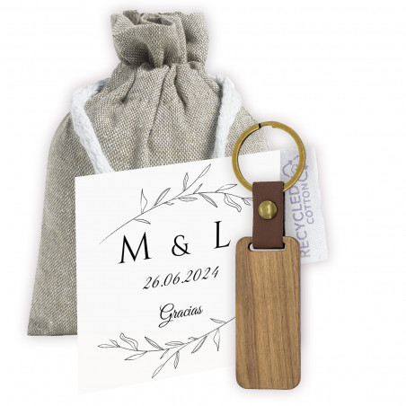 Portachiavi in legno con scheda stampata e sacchetto per dettagli degli ospiti del matrimonio