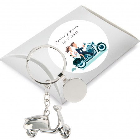 Portachiavi scooter e adesivo personalizzato per dettagli matrimonio in scatola di cartone color argento