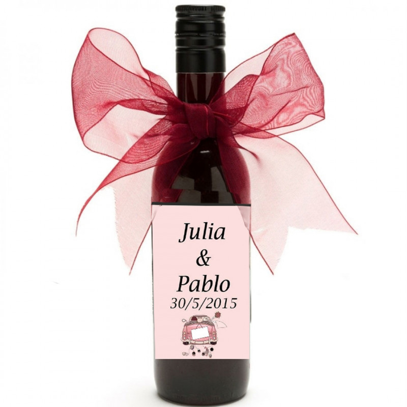 Bottiglia di vino rosso per dettagli di matrimonio personalizzati