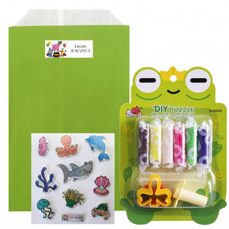 Plastilina colorata con strumenti e adesivi in borsa con adesivo di compleanno di Pocoyó