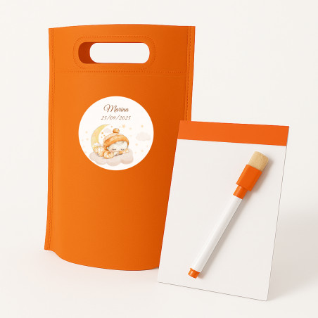Lavagna magnetica e pennarello con borsa arancione e adesivo per battesimo da regalare