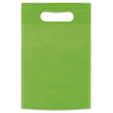 Quaderno con matita da calcio presentato in borsa verde personalizzata con adesivo comunione
