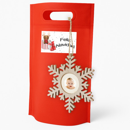 Ciondolo natalizio con foto a forma di fiocco di neve presentato in sacchetto regalo rosso e adesivo personalizzato