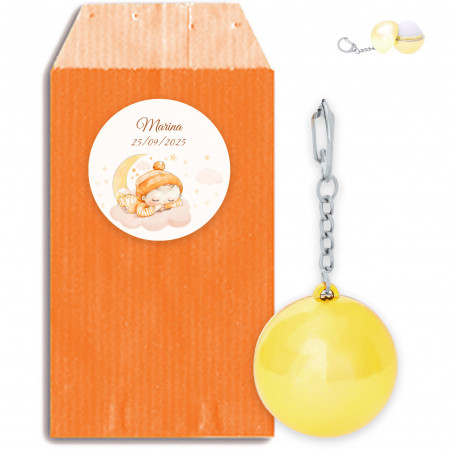 Balsamo labiale portachiavi in busta kraft con adesivo bambino che dorme personalizzabile per dettagli battesimo