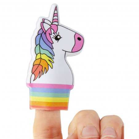 Marionetta a dito unicornio come dettaglio per invitati bambine