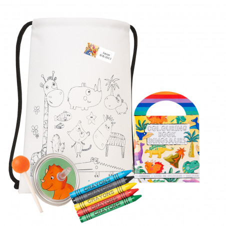 Winnie the Pooh in Zaino con Disegni da Colorare e Altri Dettagli
