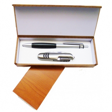 Coltello e penna in scatola di legno personalizzati per dettagli di battesimo