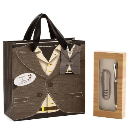 Coltello e penna per matrimonio presentati in una scatola e borsa personalizzata