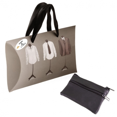 Borsa in similpelle nera con custodia e adesivo personalizzato. Un dettaglio elegante e pratico per i matrimoni.